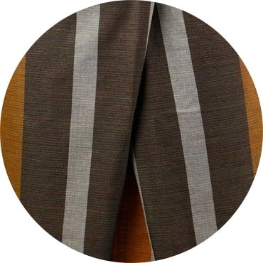motif de sarong marron et gris à bande