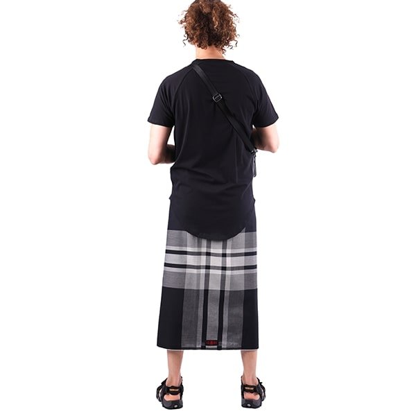 sarong-izare-larges-bandes-horizontales-noires-grises-dos